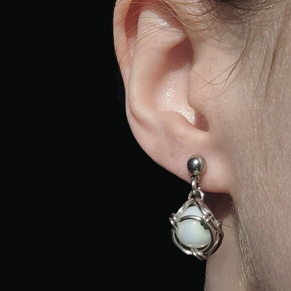 Vintage Victorian classic big white pearl and silver earrings - Picture 2 of 7